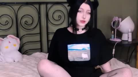 Snapshot of blacky_tea chatting on September 21, 12:01 am blacky_tea online show from September 21, 12:01 am