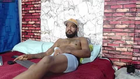 Snapshot of blade_foxx chatting on May 14, 10:22 am Richard online show from May 14, 10:22 am