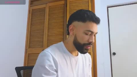 blade_miller_ online show from June 5, 12:33 pm