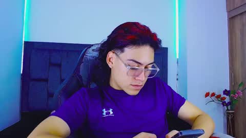 Snapshot of blade_sensual chatting on October 17, 4:15 am blade_sensual online show from October 17, 4:15 am