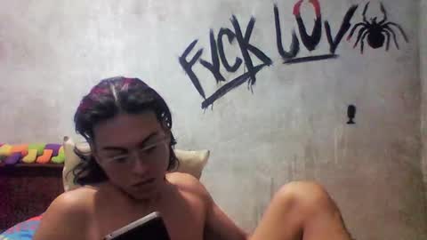 Snapshot of blade_sensual chatting on December 17, 6:19 am blade_sensual online show from December 17, 6:19 am