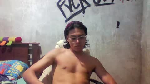 Snapshot of blade_sensual chatting on December 18, 4:51 am blade_sensual online show from December 18, 4:51 am