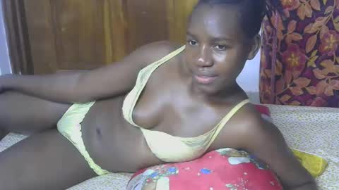 Snapshot of blahkbeauty chatting on October 2, 4:08 am VIVIAN online show from October 2, 4:08 am