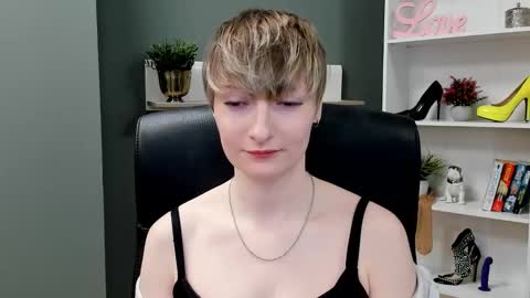 Snapshot of blair_erotic chatting on September 26, 7:23 am Blair online show from September 26, 7:23 am