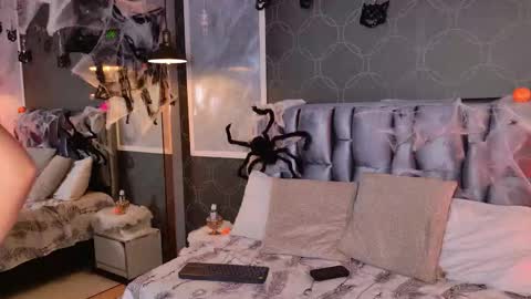 blairjones_ online show from October 20, 2:50 pm