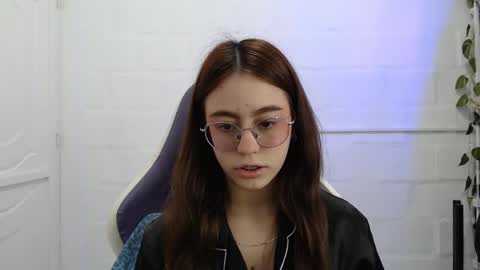   online show from October 3, 3:20 pm