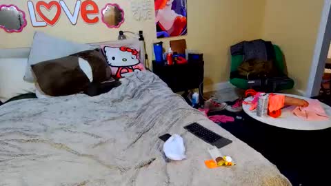 Snapshot of blakelytgirl chatting on February 26, 12:42 am Blakely Morningstar online show from February 26, 12:42 am