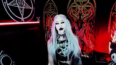 Snapshot of blasphemiangxrl chatting on November 14, 8:18 pm online show from November 14, 8:18 pm