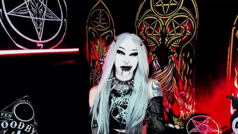 Snapshot of blasphemiangxrl chatting on December 14, 1:44 am online show from December 14, 1:44 am