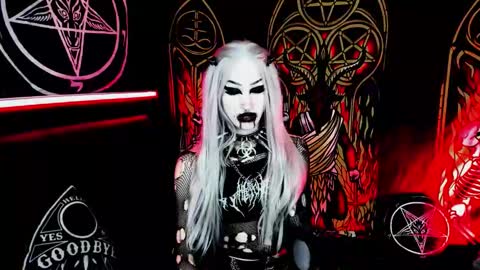 Snapshot of blasphemiangxrl chatting on December 20, 2:02 pm online show from December 20, 2:02 pm