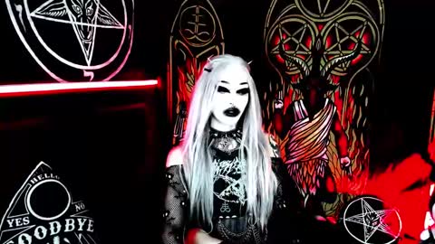 Snapshot of blasphemiangxrl chatting on January 8, 8:33 pm online show from January 8, 8:33 pm