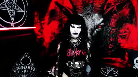 Snapshot of blasphemiangxrl chatting on January 13, 11:48 am online show from January 13, 11:48 am