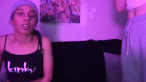 Snapshot of blaze2girls chatting on January 30, 6:24 am 2girls1blunt online show from January 30, 6:24 am