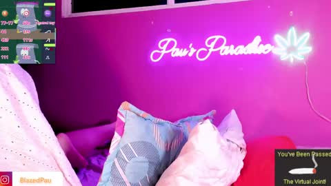 Pau online show from May 2, 12:15 am