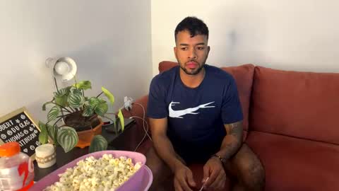 Snapshot of blckexperience chatting on February 8, 12:38 am Danny - online show from February 8, 12:38 am