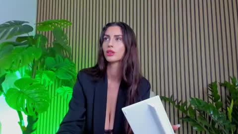 Snapshot of blessedwithbust chatting on March 24, 7:08 pm Khlloe online show from March 24, 7:08 pm