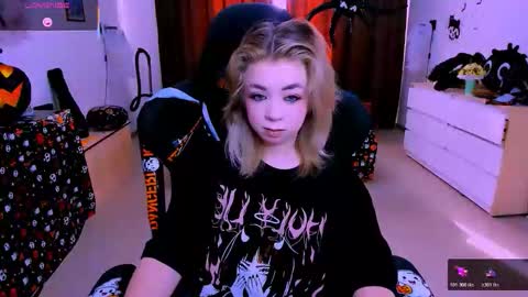 Nicole online show from October 27, 9:13 am