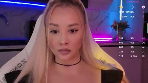 Lana online show from November 17, 5:46 am