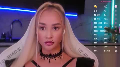 Snapshot of blond_diamond chatting on May 27, 2:08 am Lana online show from May 27, 2:08 am