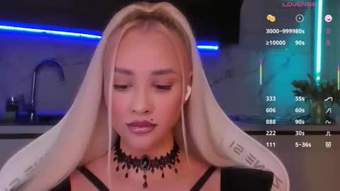 Snapshot of blond_diamond chatting on May 28, 4:21 am Lana online show from May 28, 4:21 am