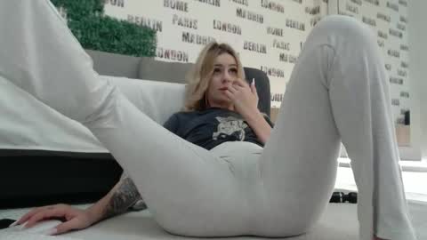 blonddaiana23 online show from February 15, 5:09 am