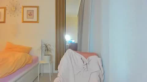 Snapshot of blonde_angel20 chatting on December 18, 4:28 pm Nicole online show from December 18, 4:28 pm
