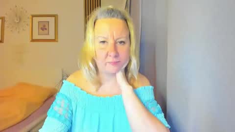 Snapshot of blonde_angel20 chatting on December 30, 5:55 pm Nicole online show from December 30, 5:55 pm