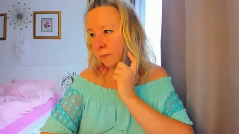 Snapshot of blonde_angel20 chatting on January 9, 12:09 pm Nicole online show from January 9, 12:09 pm