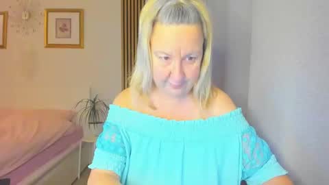Snapshot of blonde_angel20 chatting on January 20, 5:16 pm Nicole online show from January 20, 5:16 pm