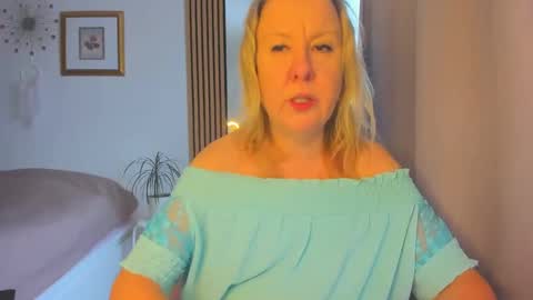 Snapshot of blonde_angel20 chatting on January 21, 9:03 am Nicole online show from January 21, 9:03 am