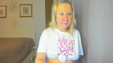 Snapshot of blonde_angel20 chatting on January 28, 8:15 pm Nicole online show from January 28, 8:15 pm