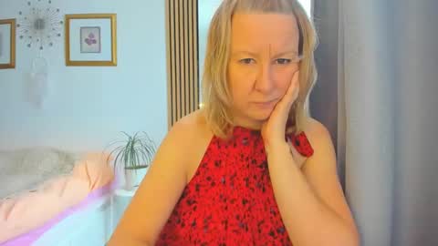 Snapshot of blonde_angel20 chatting on February 20, 7:01 am Nicole online show from February 20, 7:01 am