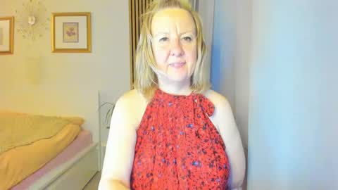 Snapshot of blonde_angel20 chatting on February 20, 5:51 pm Nicole online show from February 20, 5:51 pm