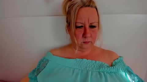 Snapshot of blonde_angel20 chatting on September 25, 12:20 pm Nicole online show from September 25, 12:20 pm