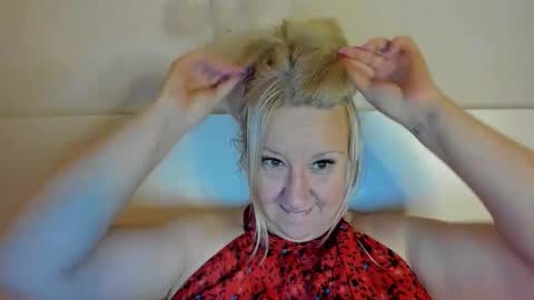 Snapshot of blonde_angel20 chatting on September 26, 3:10 am Nicole online show from September 26, 3:10 am