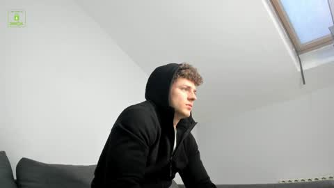 Snapshot of blonde_fit_lad chatting on April 4, 5:06 am Loris online show from April 4, 5:06 am