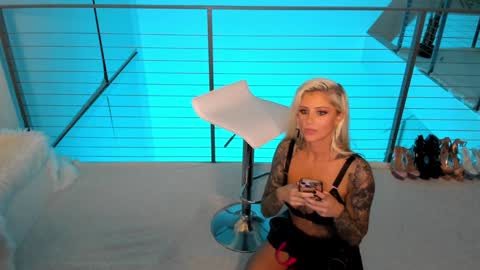 Snapshot of blonde_riderxxx chatting on January 3, 5:17 am Blonde Rider online show from January 3, 5:17 am