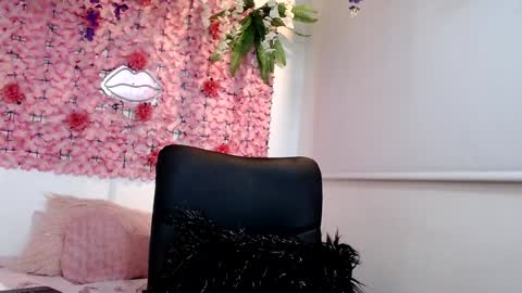 blonde_squirt_ online show from December 22, 4:06 am
