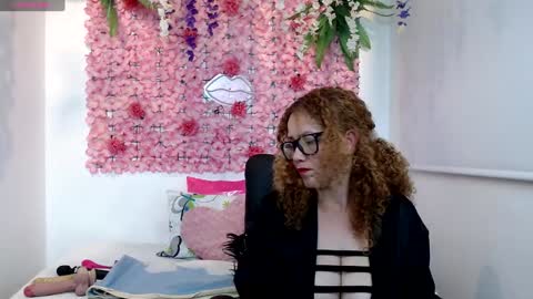 blonde_squirt_ online show from January 31, 3:52 am