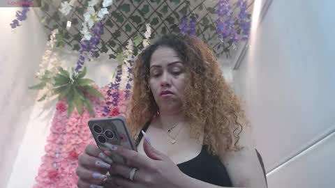 blonde_squirt_ online show from February 15, 4:25 pm