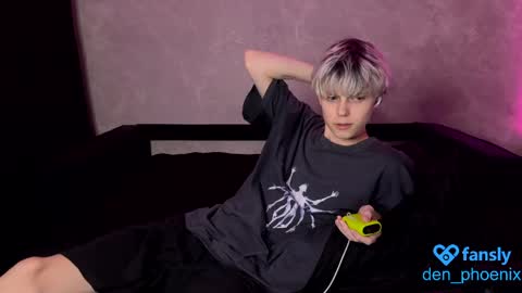 Snapshot of blonde_storm chatting on April 17, 10:13 pm Kieran and Den online show from April 17, 10:13 pm