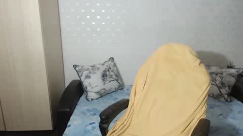 Snapshot of blondeagle chatting on December 3, 8:17 pm Mr Blond online show from December 3, 8:17 pm