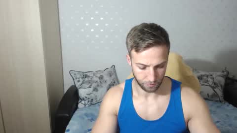 Snapshot of blondeagle chatting on December 4, 8:51 pm Mr Blond online show from December 4, 8:51 pm