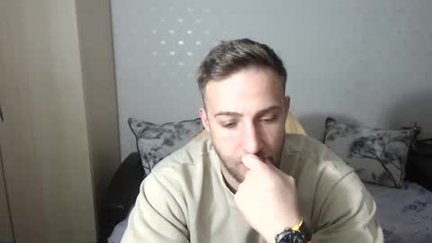 Snapshot of blondeagle chatting on December 18, 7:41 pm Mr Blond online show from December 18, 7:41 pm