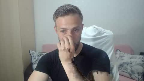 Snapshot of blondeagle chatting on May 11, 9:12 pm Mr Blond online show from May 11, 9:12 pm