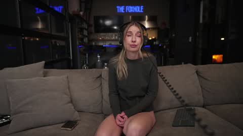 blondefoxsilverfox online show from February 20, 3:34 pm