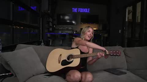 Snapshot of blondefoxsilverfox chatting on July 15, 2:55 pm blondefoxsilverfox online show from July 15, 2:55 pm