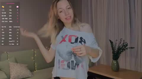 Snapshot of blondekelly chatting on June 16, 5:37 pm Kelly online show from June 16, 5:37 pm