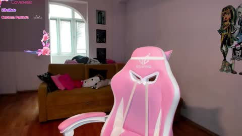 Snapshot of blondesoulmate chatting on October 27, 6:17 am Elisa online show from October 27, 6:17 am