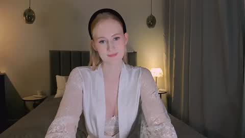 Snapshot of blondiemermaid chatting on December 6, 4:06 pm Mia online show from December 6, 4:06 pm